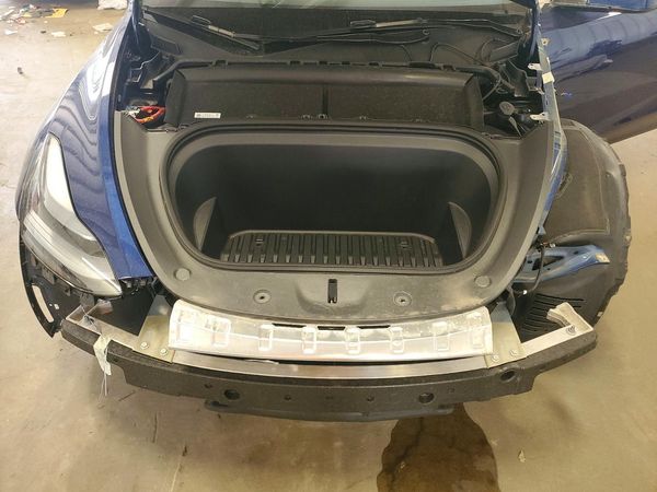 2025 TESLA MODEL Y