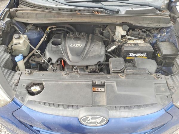 2014 HYUNDAI TUCSON GLS (Middle Level) — Engine bay
