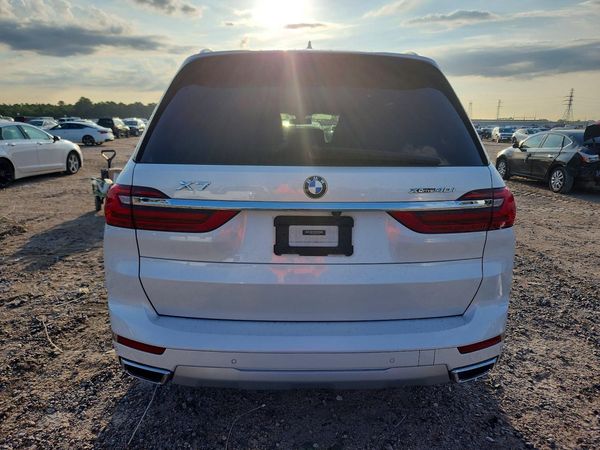 2021 BMW X7