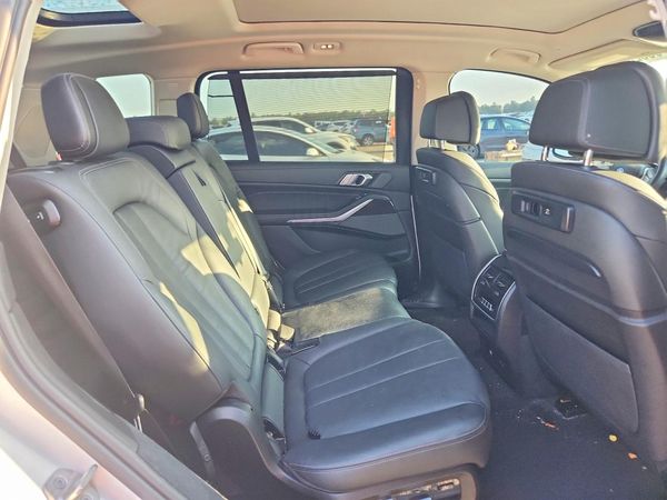 2021 BMW X7