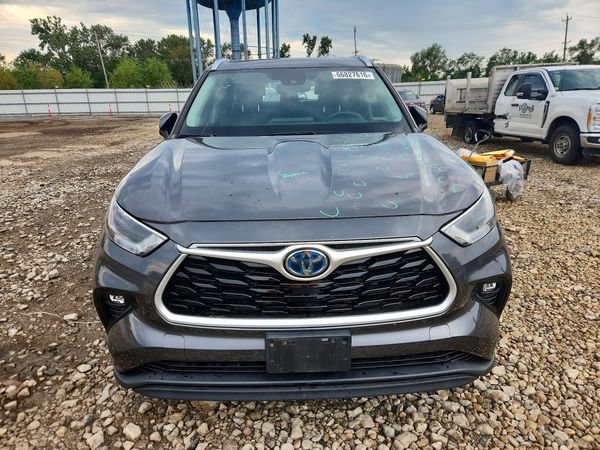 2021 TOYOTA HIGHLANDER XLE