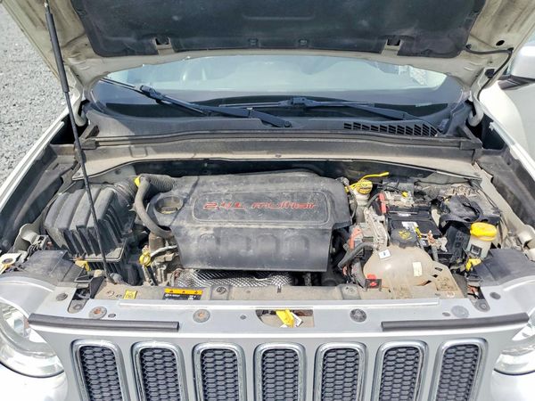 2016 JEEP RENEGADE Limited — Engine bay