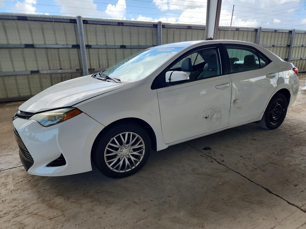 2019 TOYOTA COROLLA L/LE/SE/XLE/XSE — Front 3/4