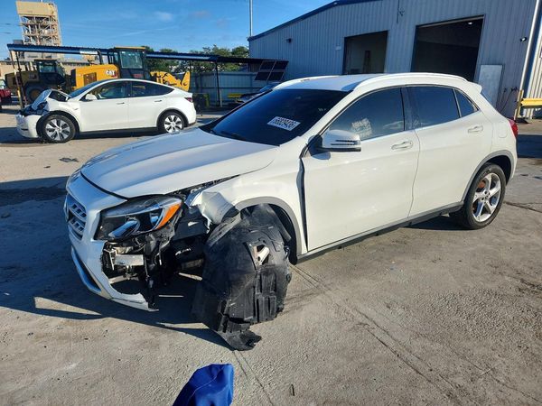 2019 MERCEDES-BENZ GLA