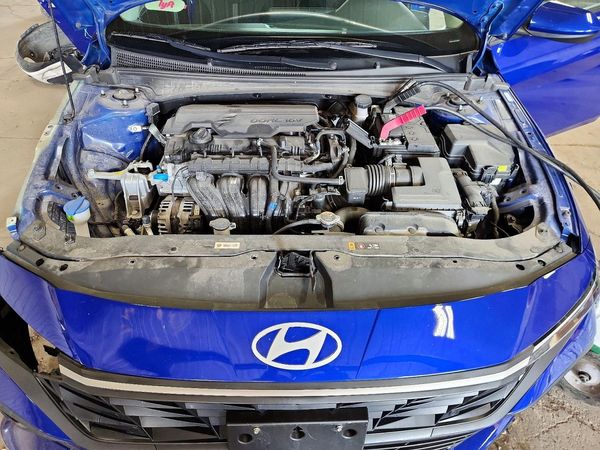 2025 HYUNDAI ELANTRA SE — Engine bay