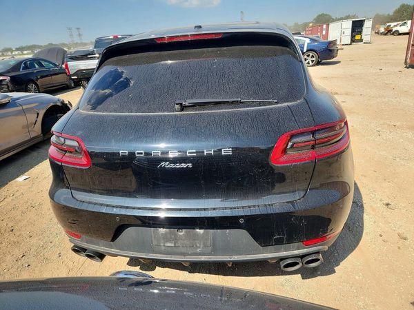 2018 PORSCHE MACAN