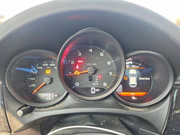 2018 PORSCHE MACAN