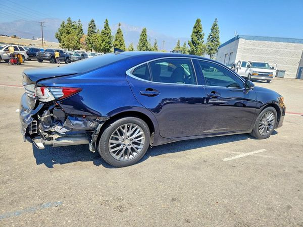 2018 LEXUS ES