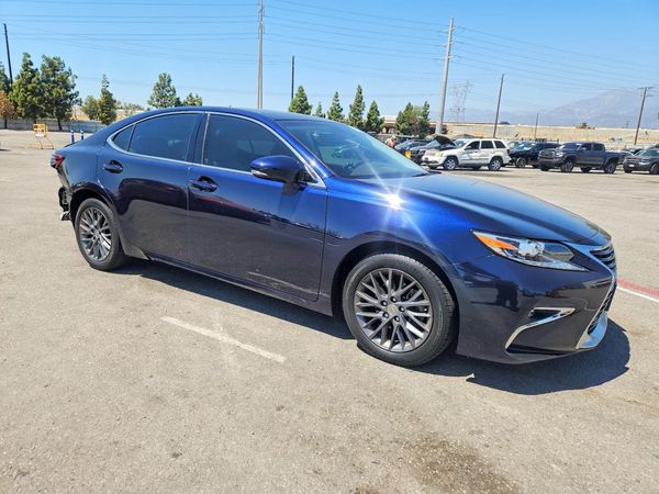 2018 LEXUS ES