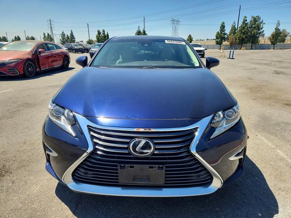 2018 LEXUS ES