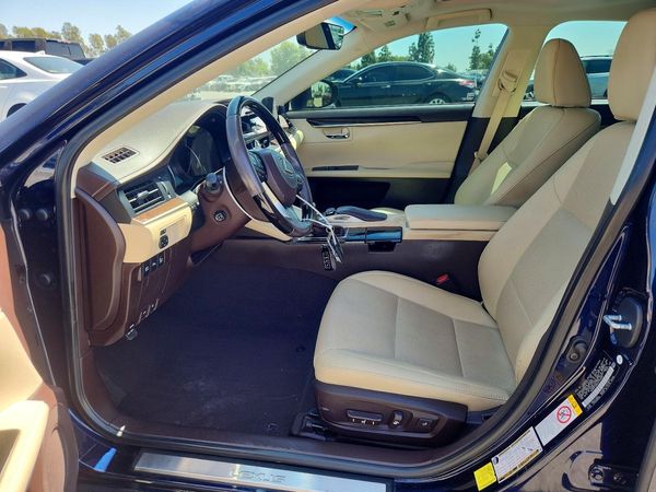 2018 LEXUS ES
