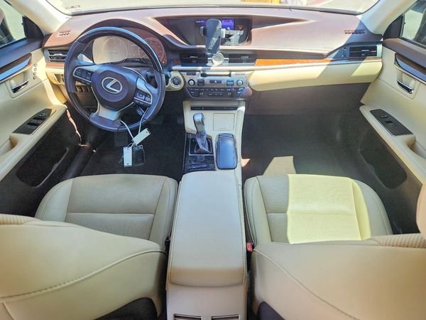 2018 LEXUS ES