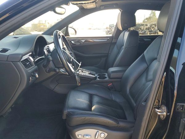2017 PORSCHE MACAN