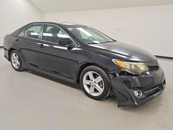 2014 TOYOTA CAMRY — Passenger 3/4