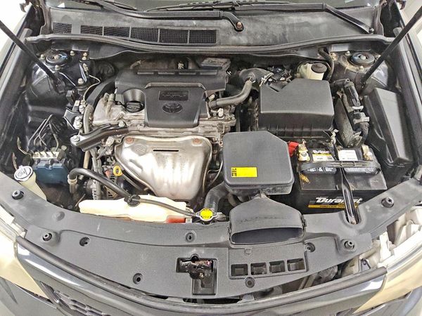 2014 TOYOTA CAMRY — Engine bay