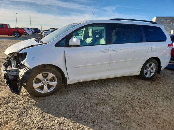 2013 TOYOTA SIENNA