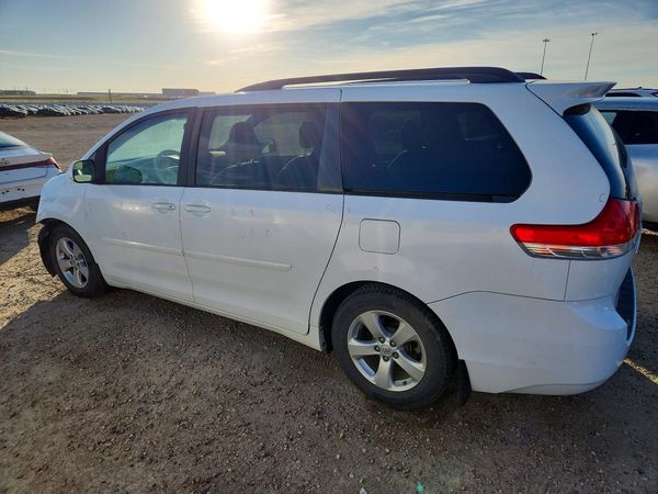 2013 TOYOTA SIENNA