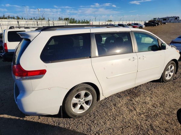 2013 TOYOTA SIENNA