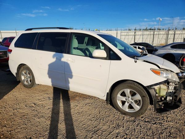 2013 TOYOTA SIENNA