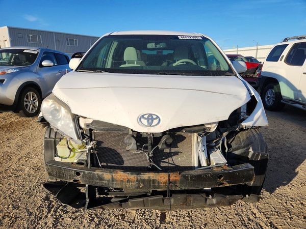 2013 TOYOTA SIENNA