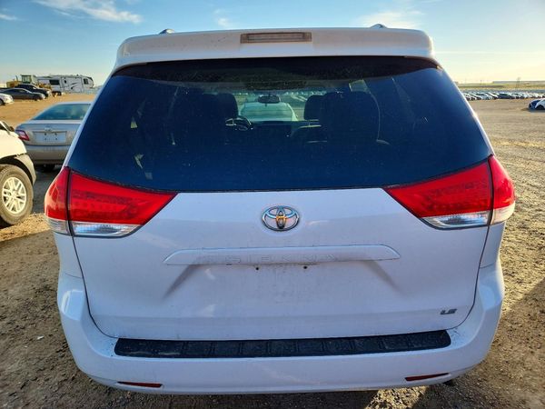 2013 TOYOTA SIENNA
