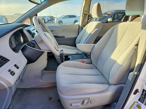 2013 TOYOTA SIENNA