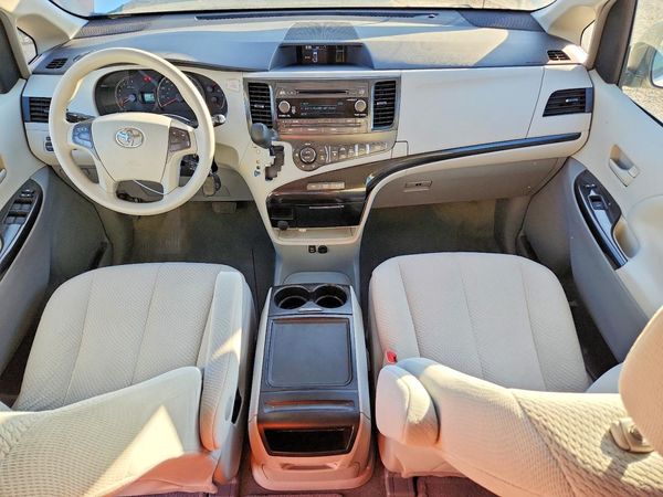 2013 TOYOTA SIENNA