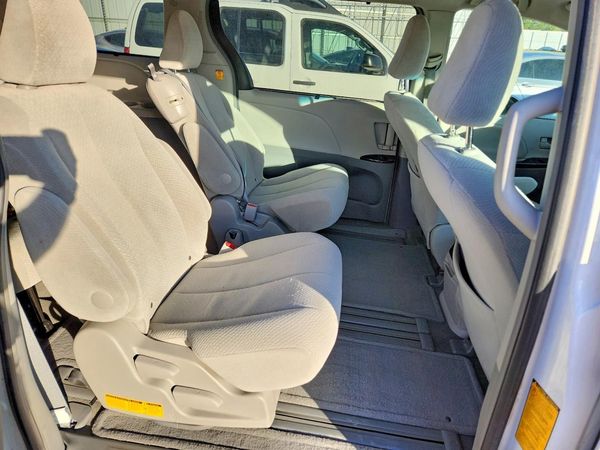 2013 TOYOTA SIENNA