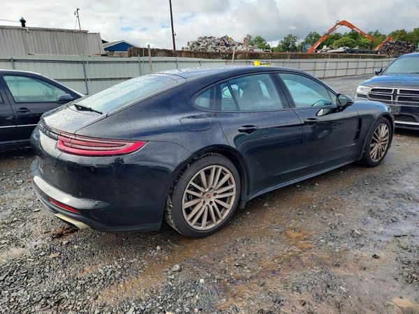 2018 PORSCHE PANAMERA Base / 4 — PSRA