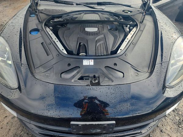 2018 PORSCHE PANAMERA Base / 4 — Engine bay