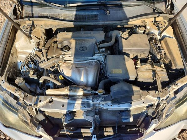 2012 TOYOTA CAMRY — Engine bay