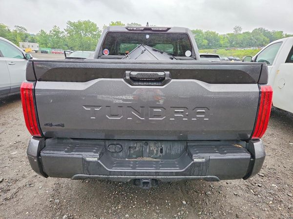 2024 TOYOTA TUNDRA SR5