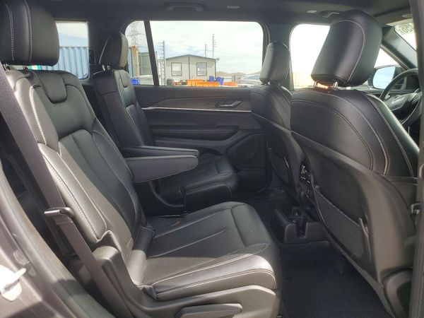 2025 JEEP GRAND CHEROKEE