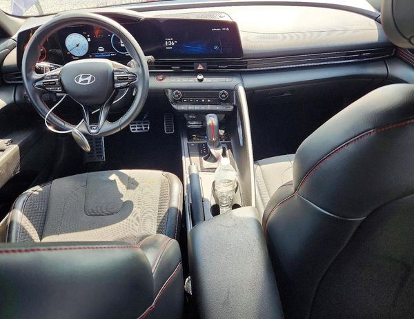 2024 HYUNDAI ELANTRA