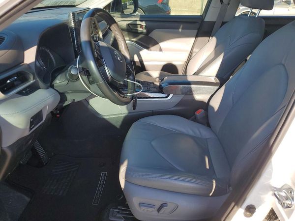 2023 TOYOTA HIGHLANDER LE