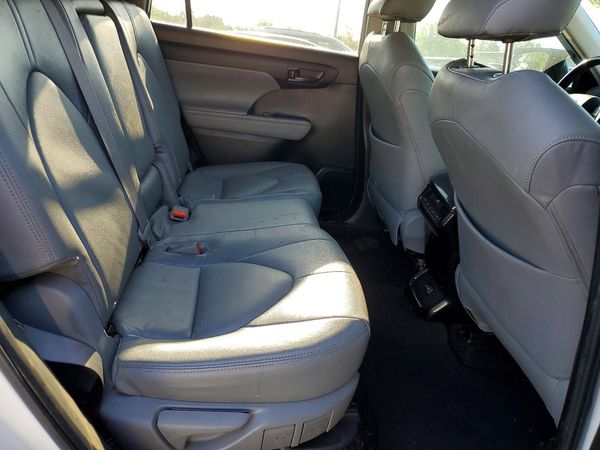 2023 TOYOTA HIGHLANDER LE