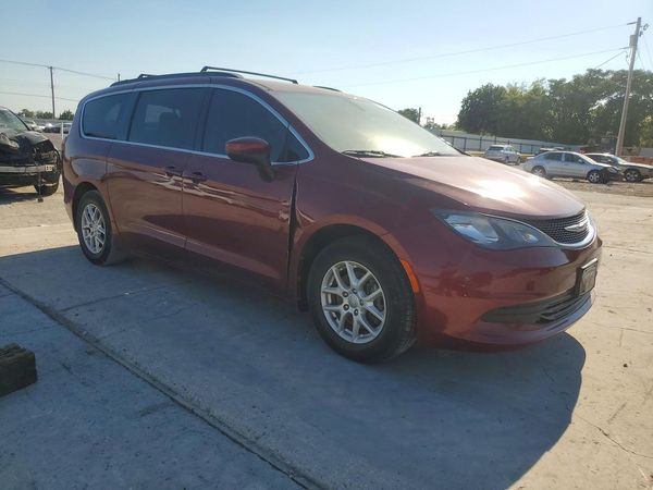 2020 CHRYSLER VOYAGER