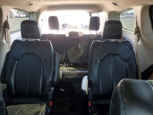 2020 CHRYSLER VOYAGER