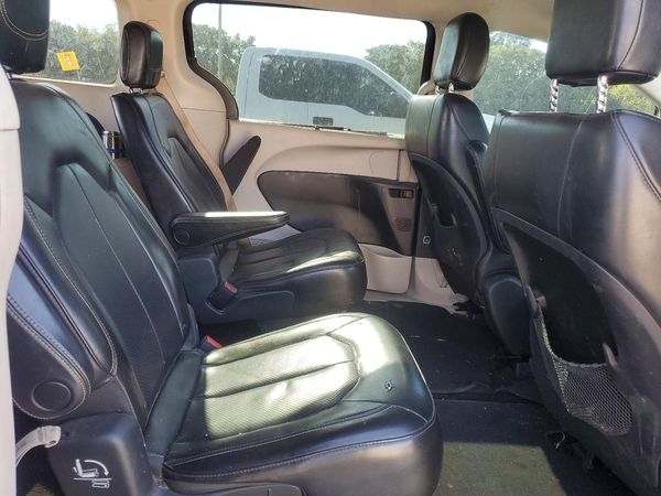 2020 CHRYSLER VOYAGER