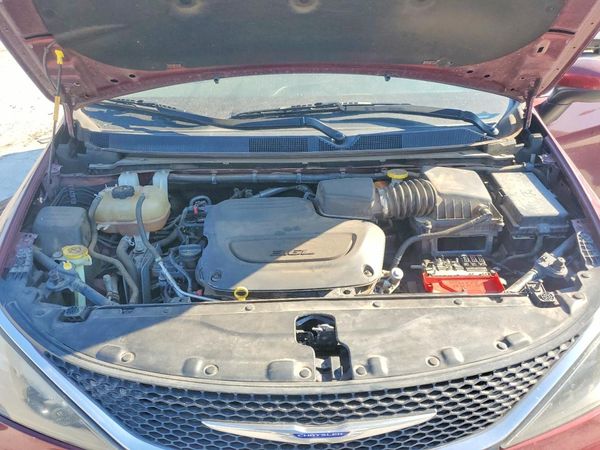 2020 CHRYSLER VOYAGER