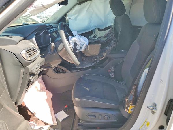 2023 CHEVROLET TRAILBLAZE LT — DENT