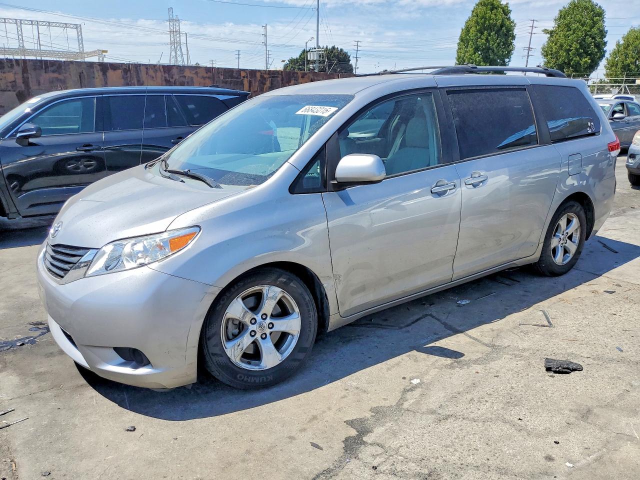 2012 TOYOTA SIENNA