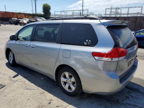 2012 TOYOTA SIENNA