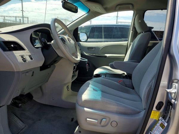 2012 TOYOTA SIENNA