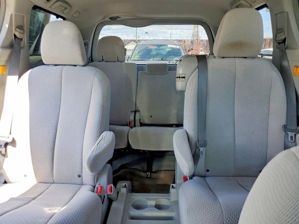 2012 TOYOTA SIENNA