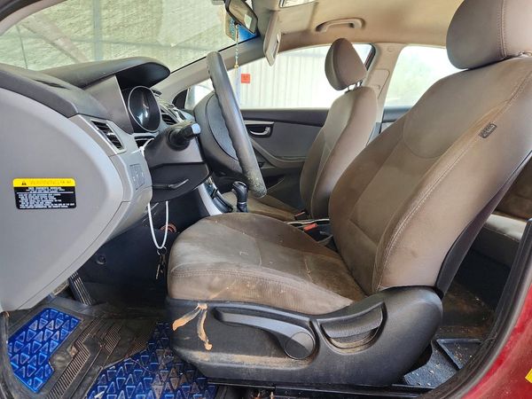 2016 HYUNDAI ELANTRA — DENT