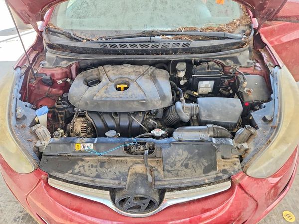 2016 HYUNDAI ELANTRA — Engine bay
