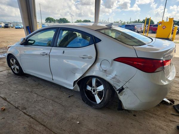 2013 HYUNDAI ELANTRA