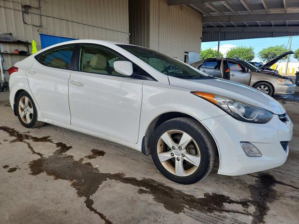 2013 HYUNDAI ELANTRA