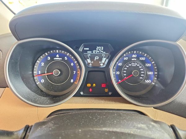 2013 HYUNDAI ELANTRA